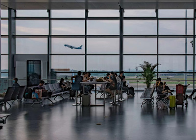 自助行李托運(yùn)柜臺(tái)托運(yùn)1.4萬件!南京祿口機(jī)場T1全新歸來&ldquo;滿月&rdquo;